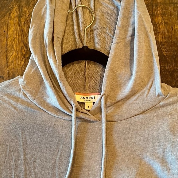 NWOT Andree by Unit Hoodie with fun sleeve details, Heather Grey, Size: L - Picture 4 of 6